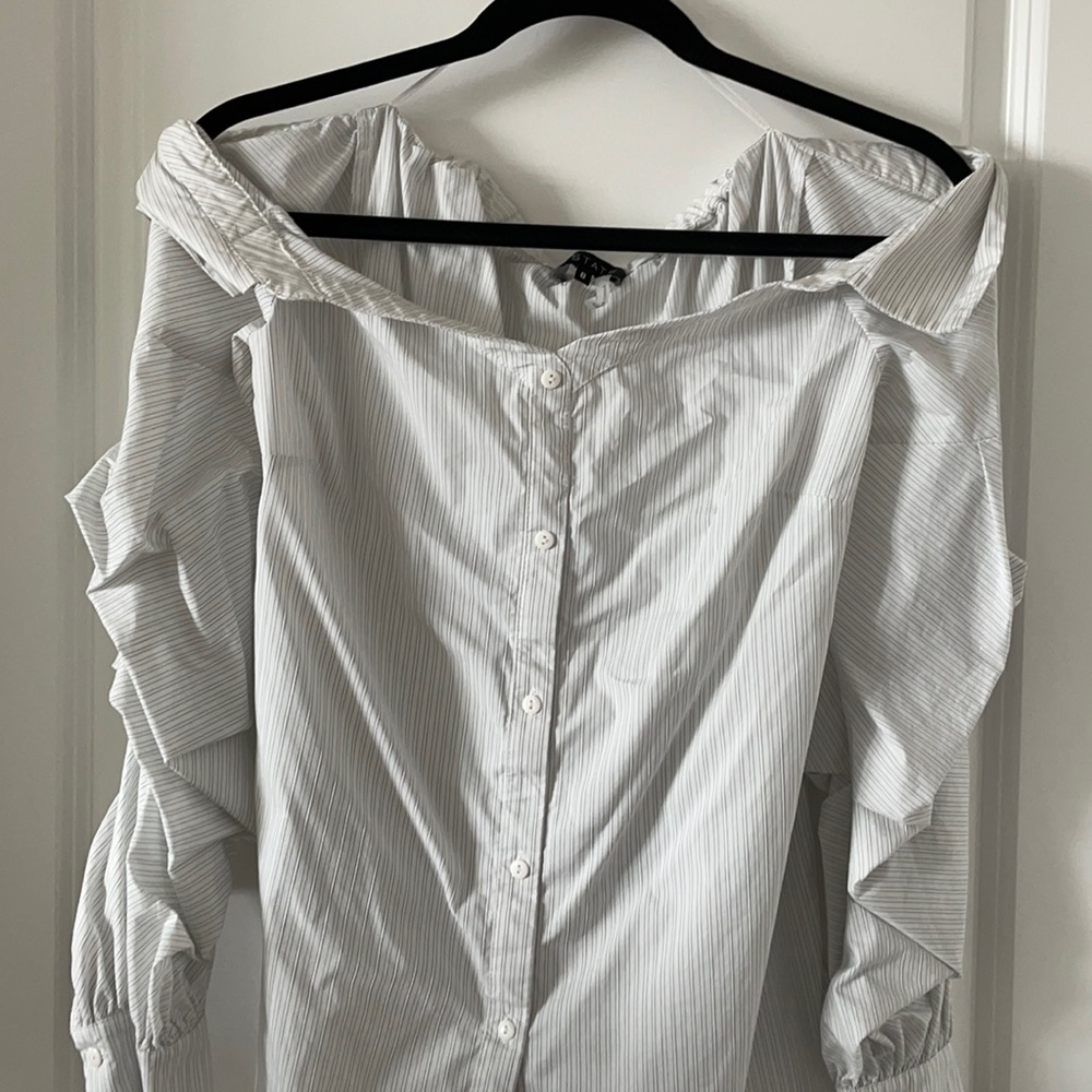 Off shoulder button down 1.state